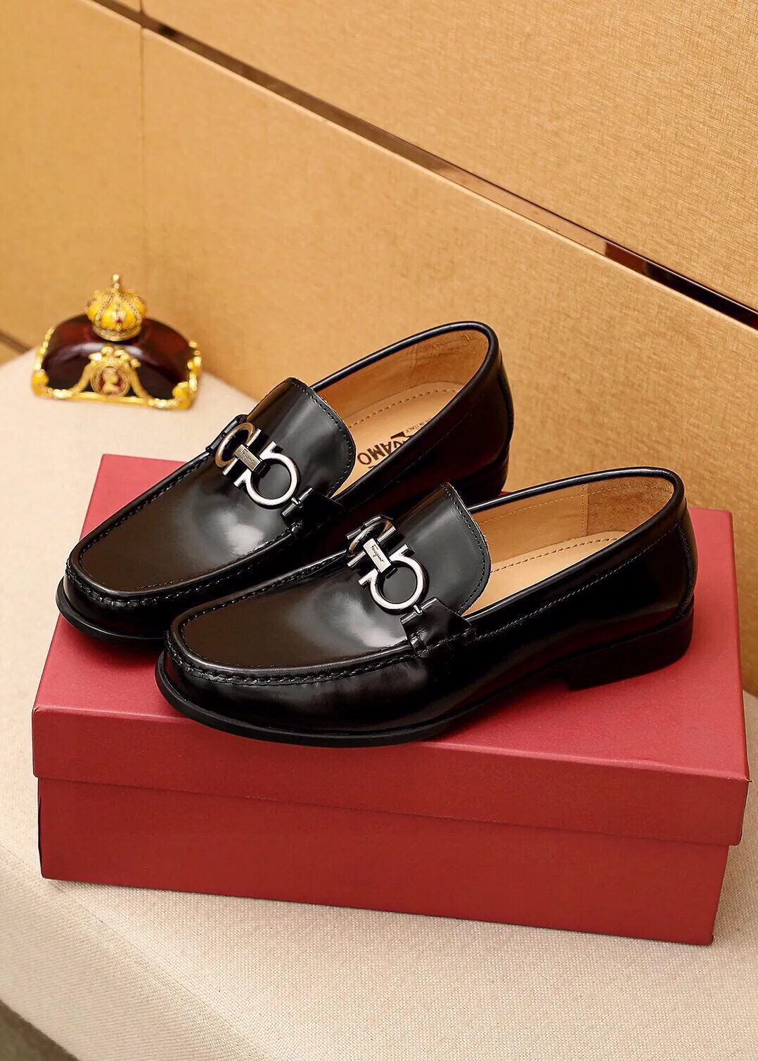 Men's shoes 💰480 💐 Product trademark: Ferragamo "Ferragamo" casual leather shoes Regular size: 38-44 (45🉑️customized) Product materials: Selected imported first-layer open-edge beaded cowhide leather upper + luxury hardware buckle, imported water-dyed cowhide leather lining. Strong three-dimensional visual effect, original outsole color: 4⃣️seed leather materials available